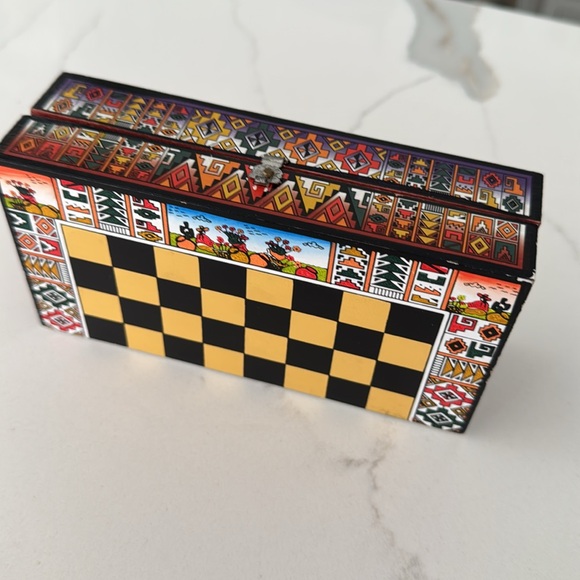 Chess set with storage box. - Picture 5 of 5